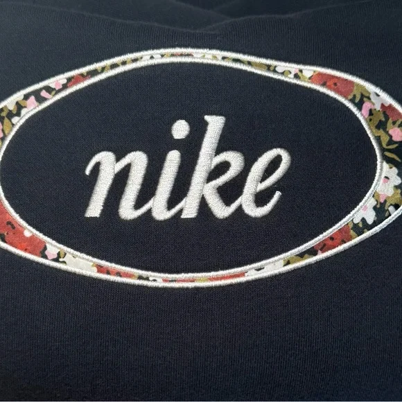 Nike Women’s Black Floral Crop Hoodie Sweatshirt Pullover Medium - Picture 8 of 8